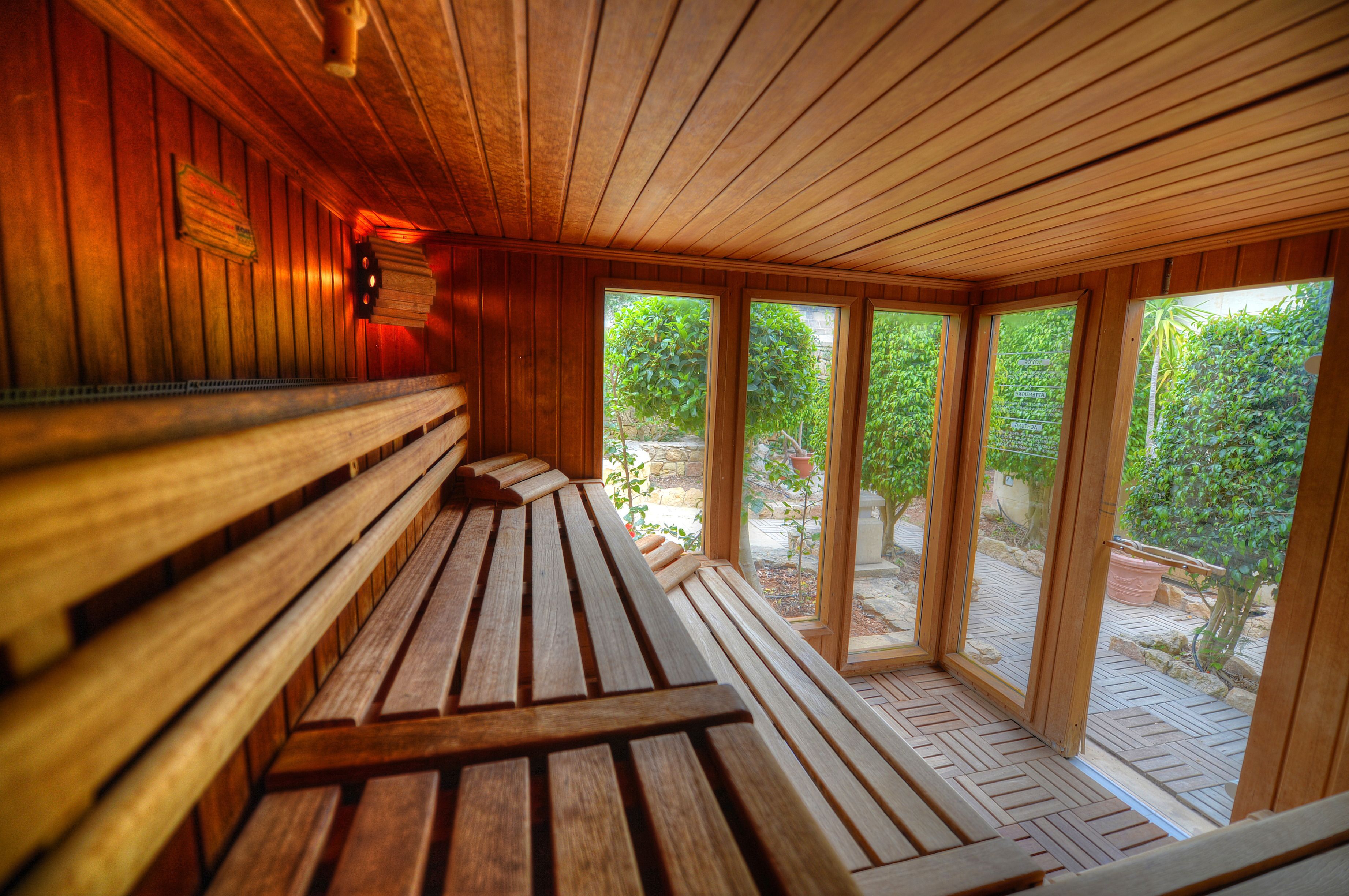 sauna, hot tub, steam room, body treatments, hydrotherapy, aromatherapy