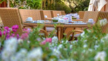 Desayuno bufé gratuito y diario