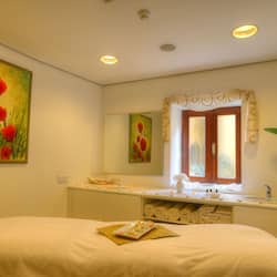 Sauna, hot tub, steam room, body treatments, hydrotherapy, aromatherapy