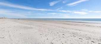 Maritime Beach Club