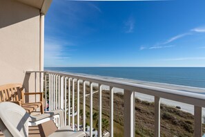 2 bedroom 2 bathroom Non-Smoking condo | Balcony