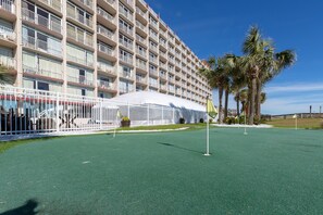 Mini-golf