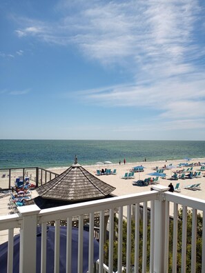 Deluxe Studio, Oceanfront, 1 Bedroom | Balcony view