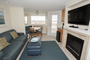 Studio, 1 Bedroom | Living area