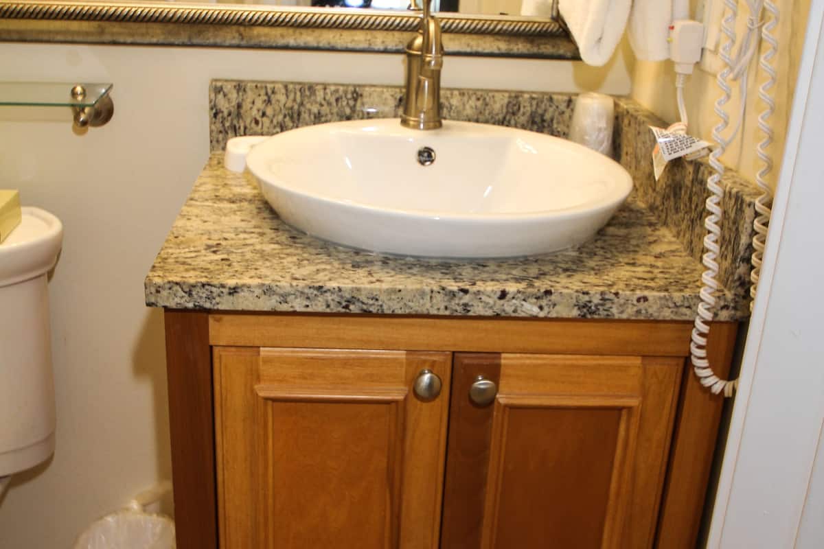 studio, 1 bedroom | bathroom | free toiletries, hair dryer, towels