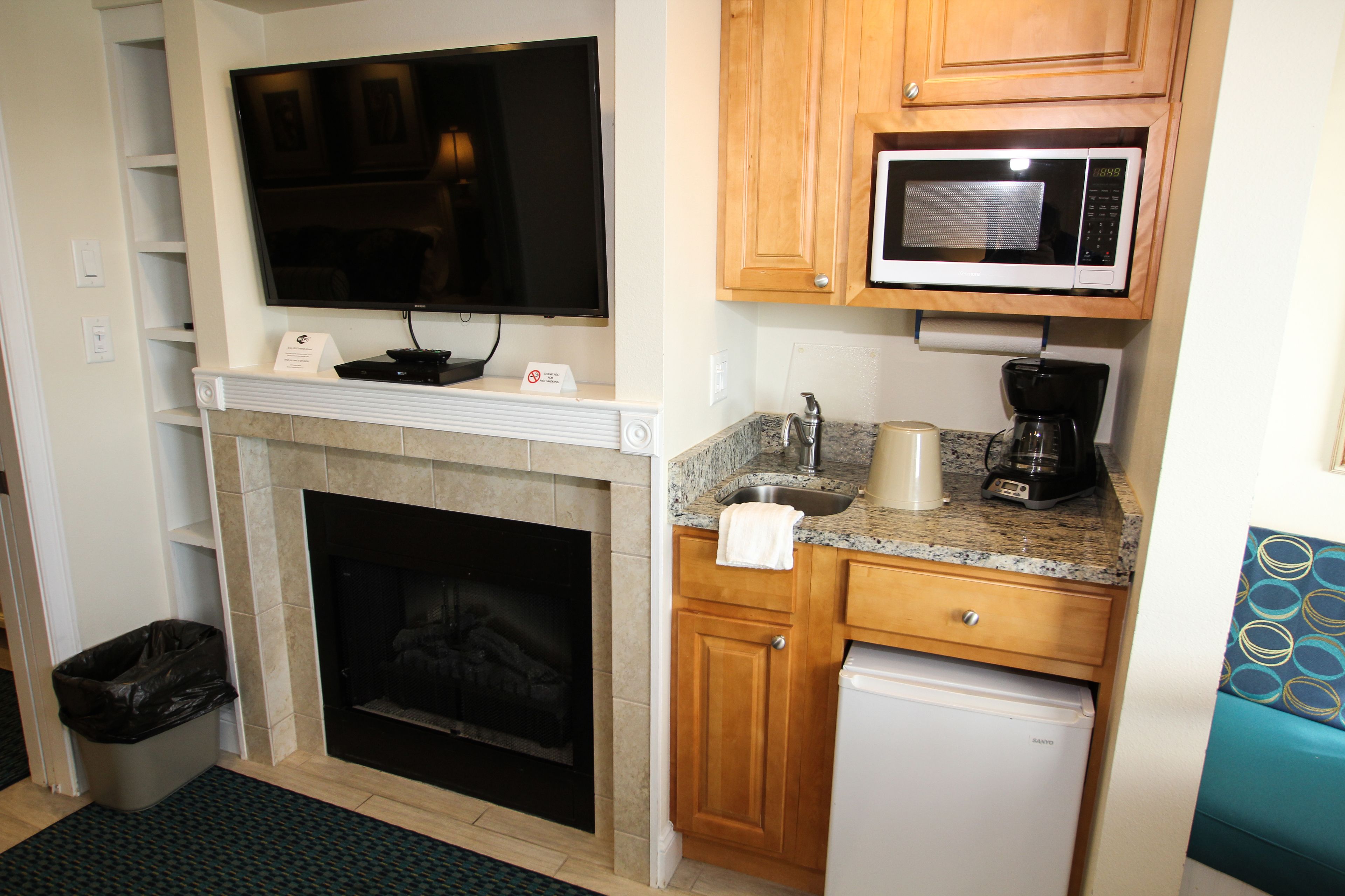 studio, 1 bedroom | private kitchenette | fridge, microwave, coffee/tea maker