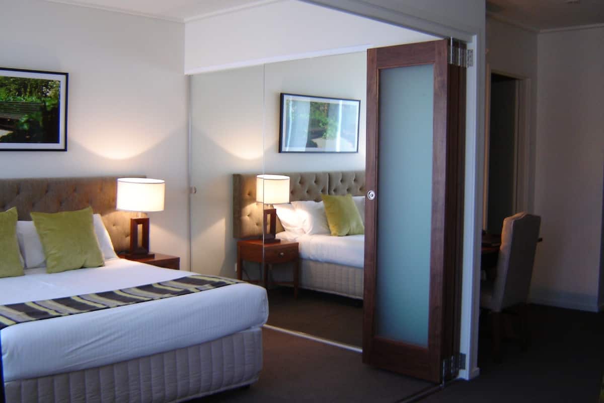 Minibar, in-room safe, individually decorated, individually furnished