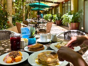 Free daily continental breakfast - Hotel Casa Colonial Cozumel (Cozumel)