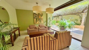 Lobby sitting area - Hotel Casa Colonial Cozumel (Cozumel)