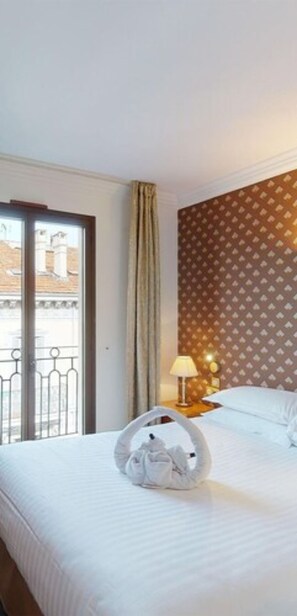 Ropa de cama de alta calidad y minibar