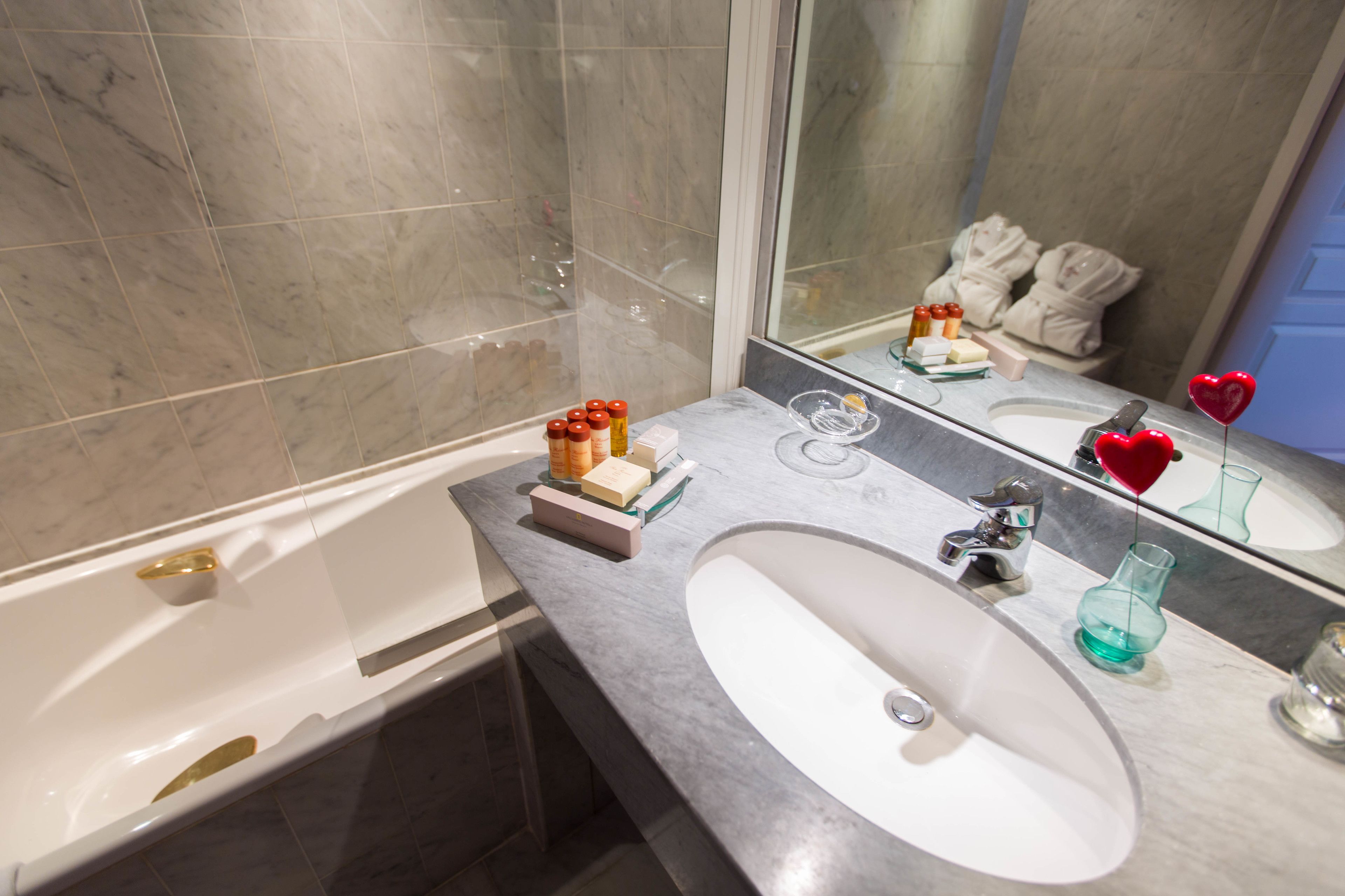 Photo - Sun Riviera Hotel