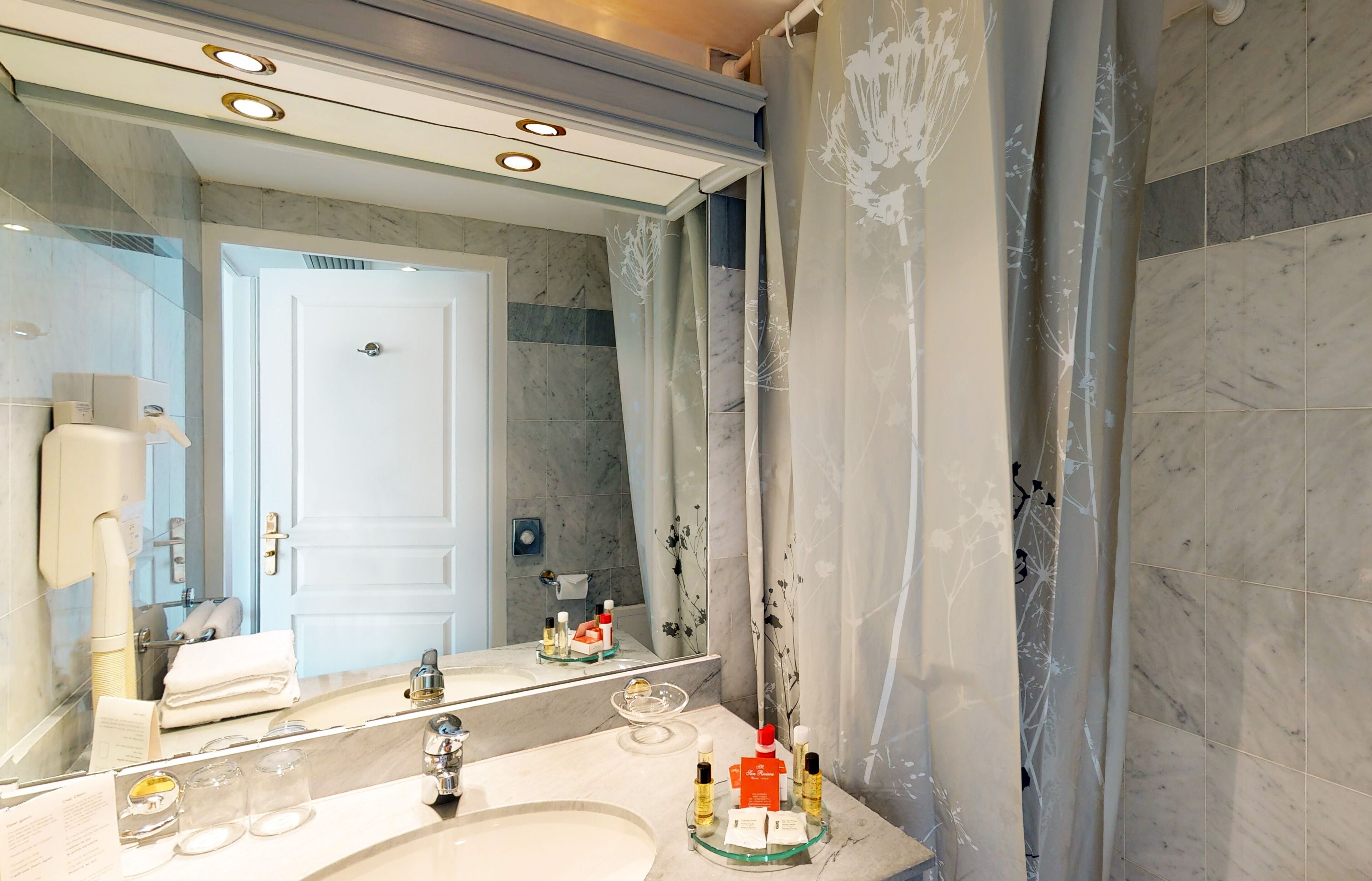 Photo - Sun Riviera Hotel