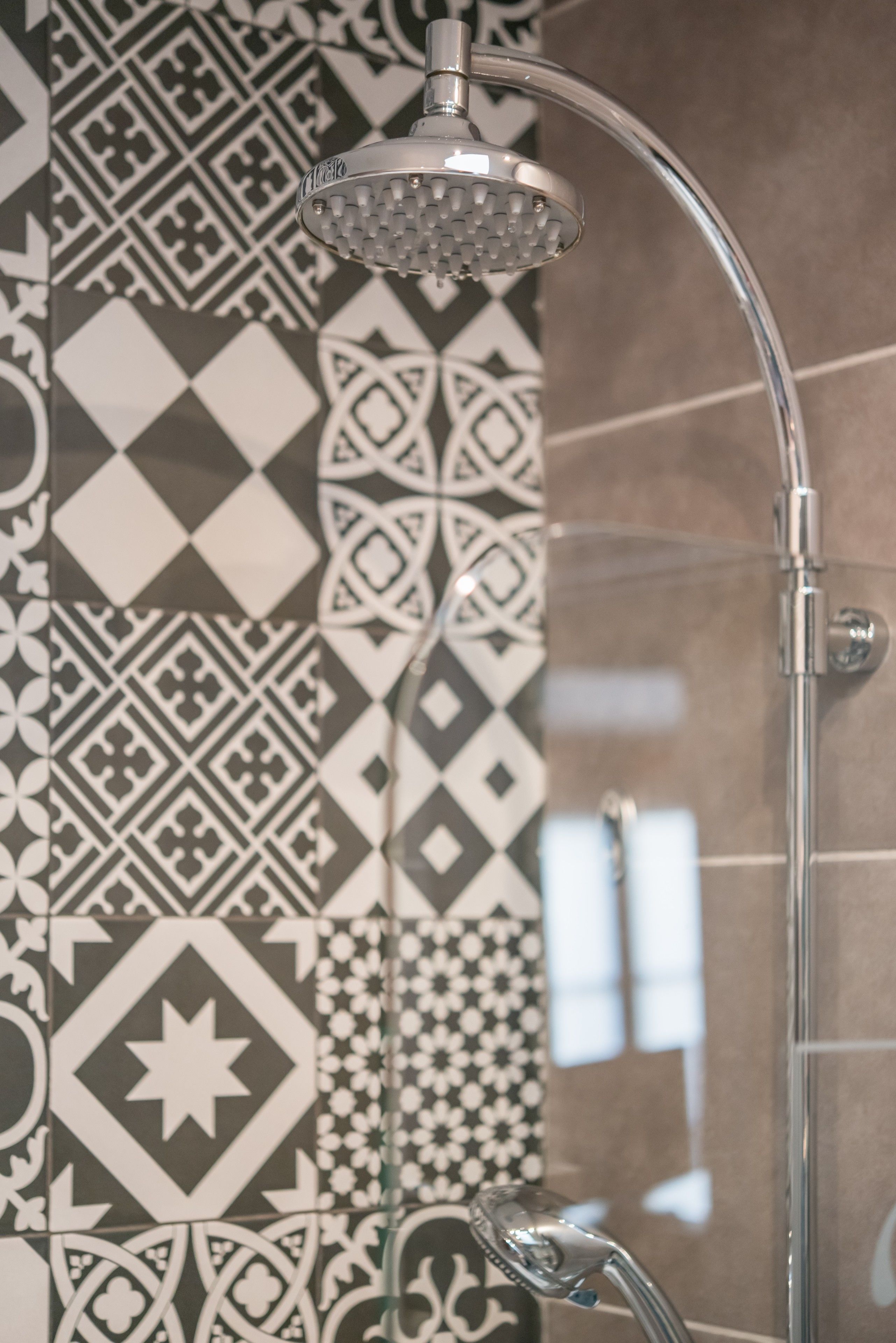 single room | bathroom | hydromassage showerhead, free toiletries, hair dryer, towels