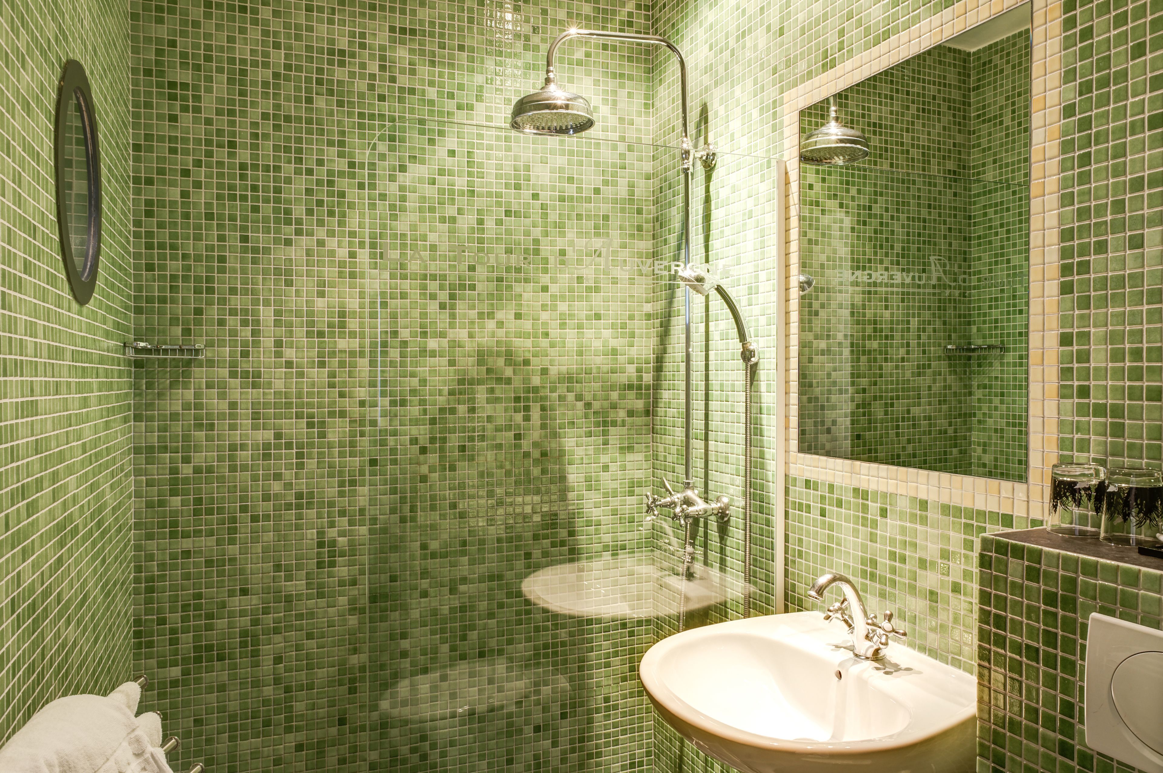 hydromassage showerhead, free toiletries, hair dryer, towels