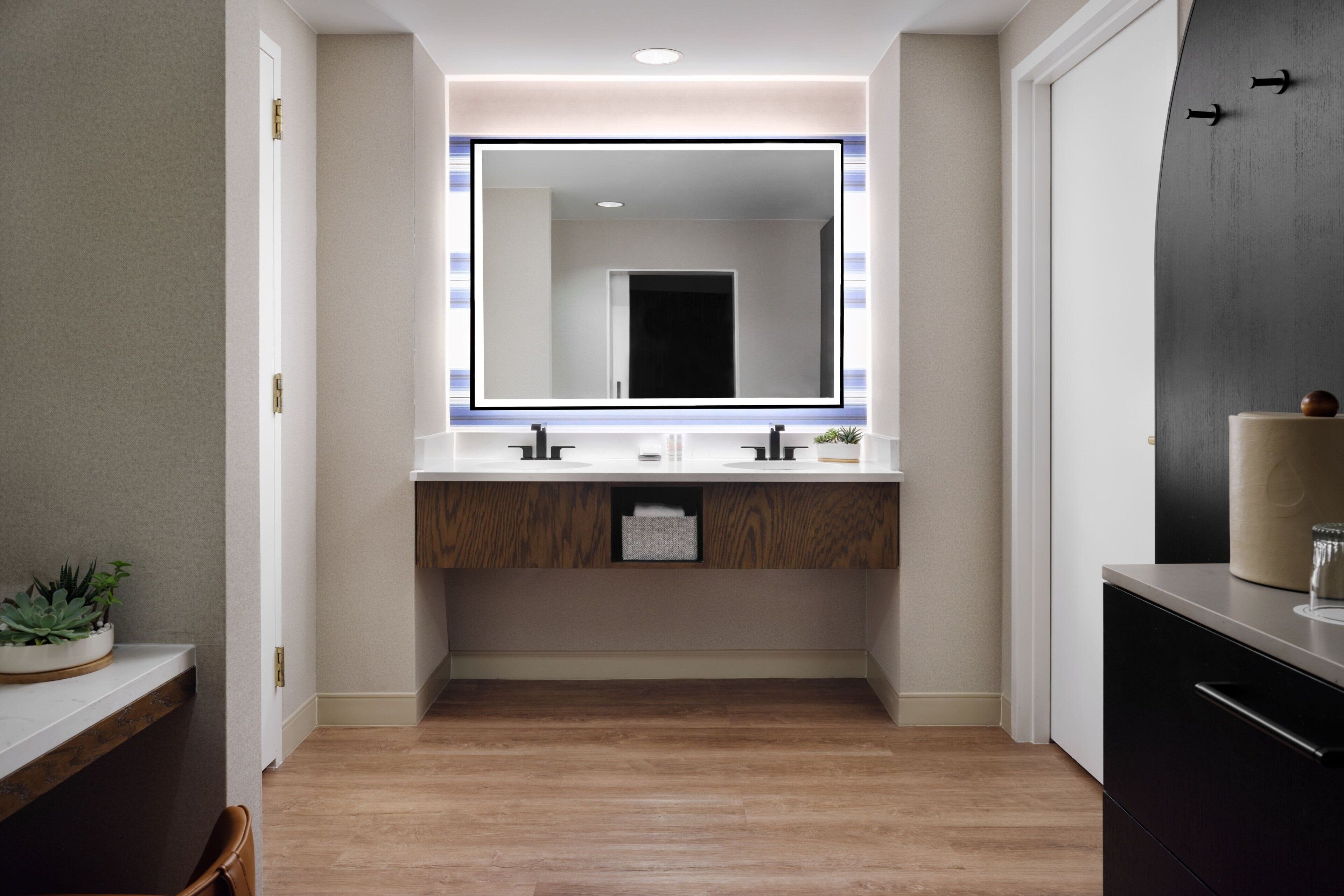 combined shower/bathtub, free toiletries, hair dryer, towels