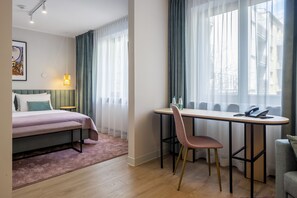 Roupas de cama antialérgicas, escrivaninha