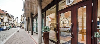 Hotel H12