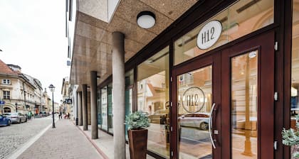 Hotel H12