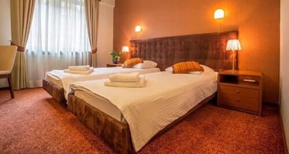 Hotel H12