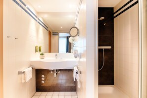 Shower, free toiletries, hair dryer, towels - Welcome Hotel Wesel (Wesel)