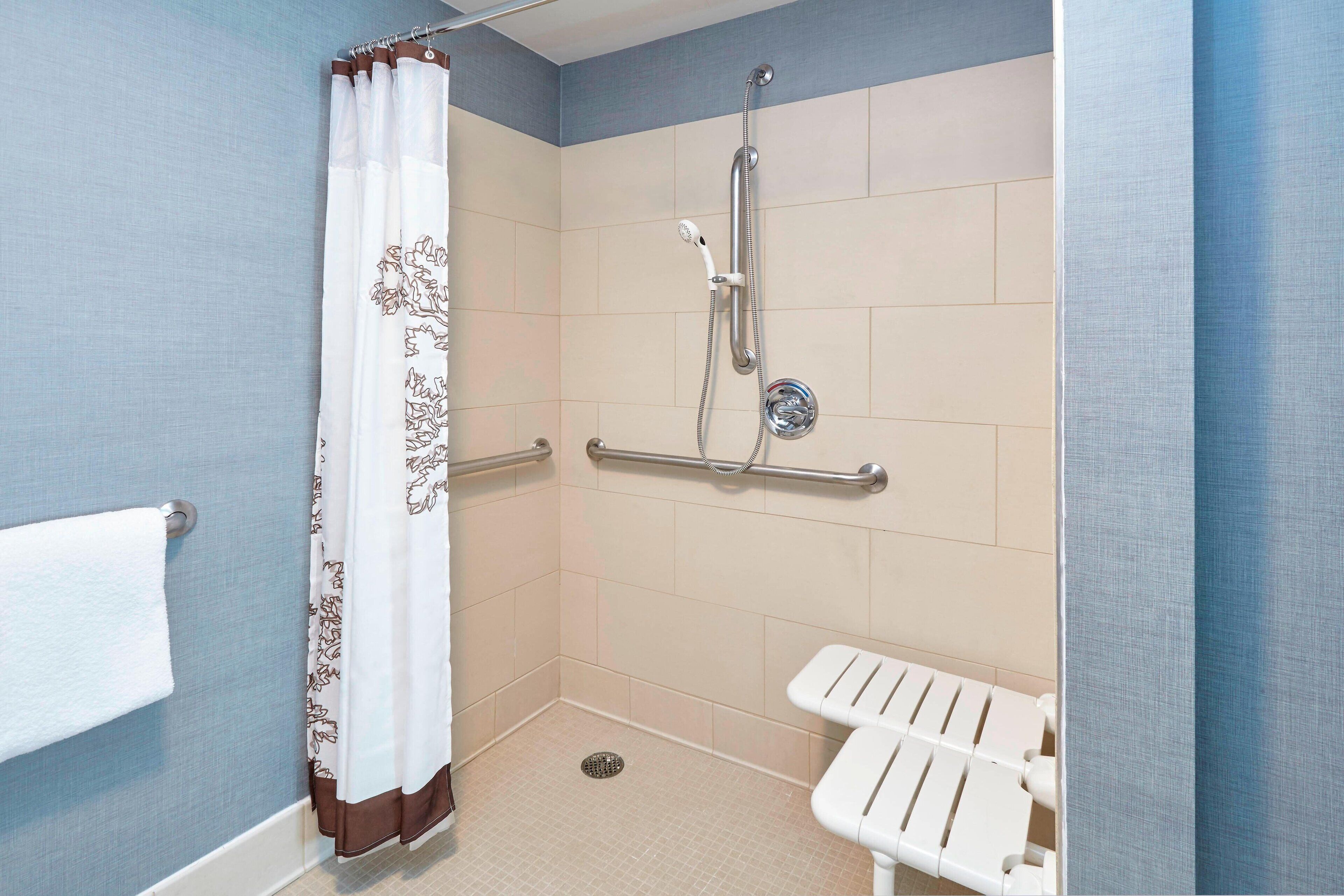 combined shower/bathtub, free toiletries, hair dryer, towels
