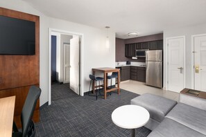 Suite, 1 Schlafzimmer | 1 Schlafzimmer, Schreibtisch, Verdunkelungsvorhänge