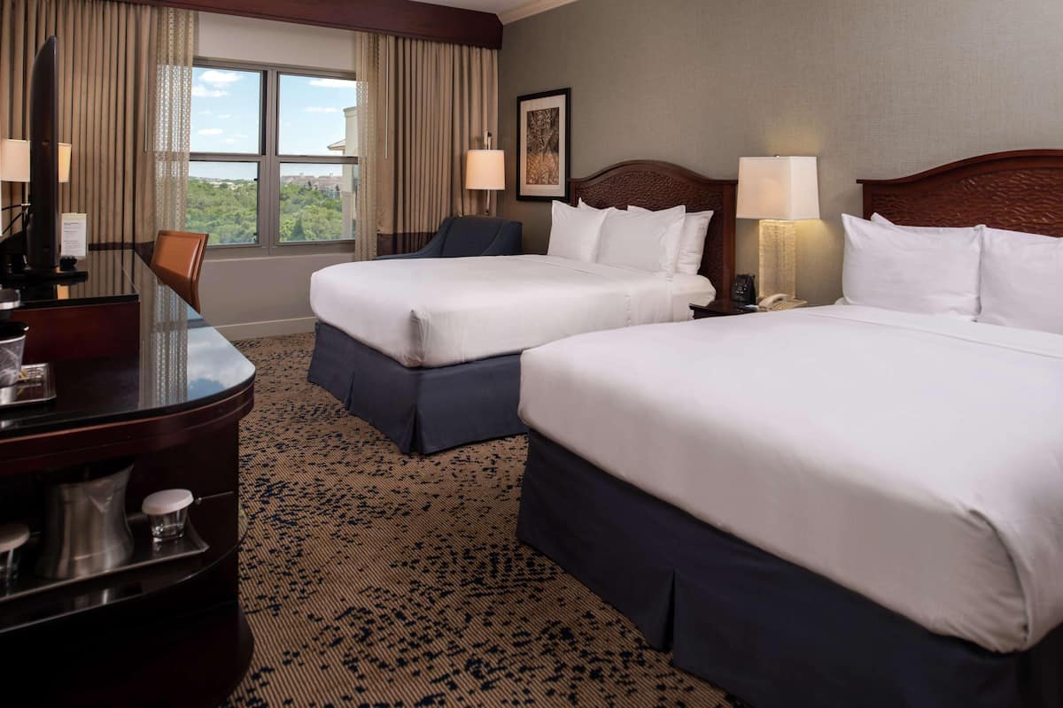 Premium bedding, in-room safe, desk, laptop workspace
