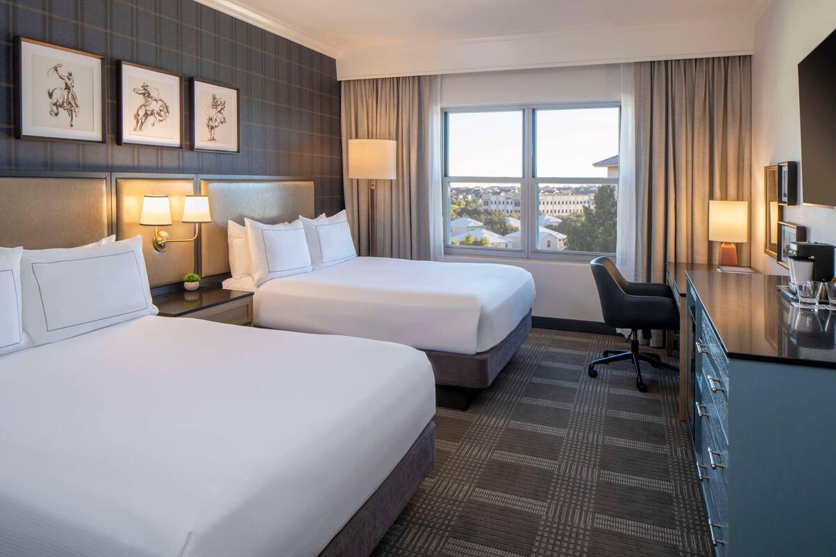 Premium bedding, in-room safe, desk, laptop workspace