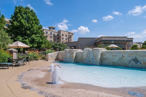 3 outdoor pools, pool umbrellas, pool loungers