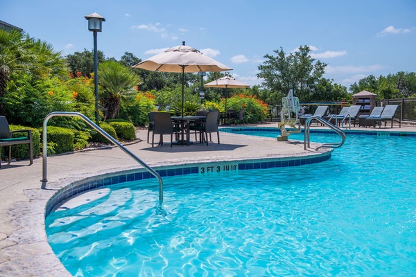 3 outdoor pools, pool umbrellas, sun loungers