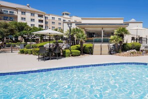 3 outdoor pools, pool umbrellas, sun loungers