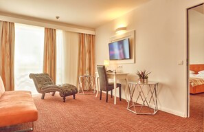 Family Suite | 1 bedroom, minibar, in-room safe, desk