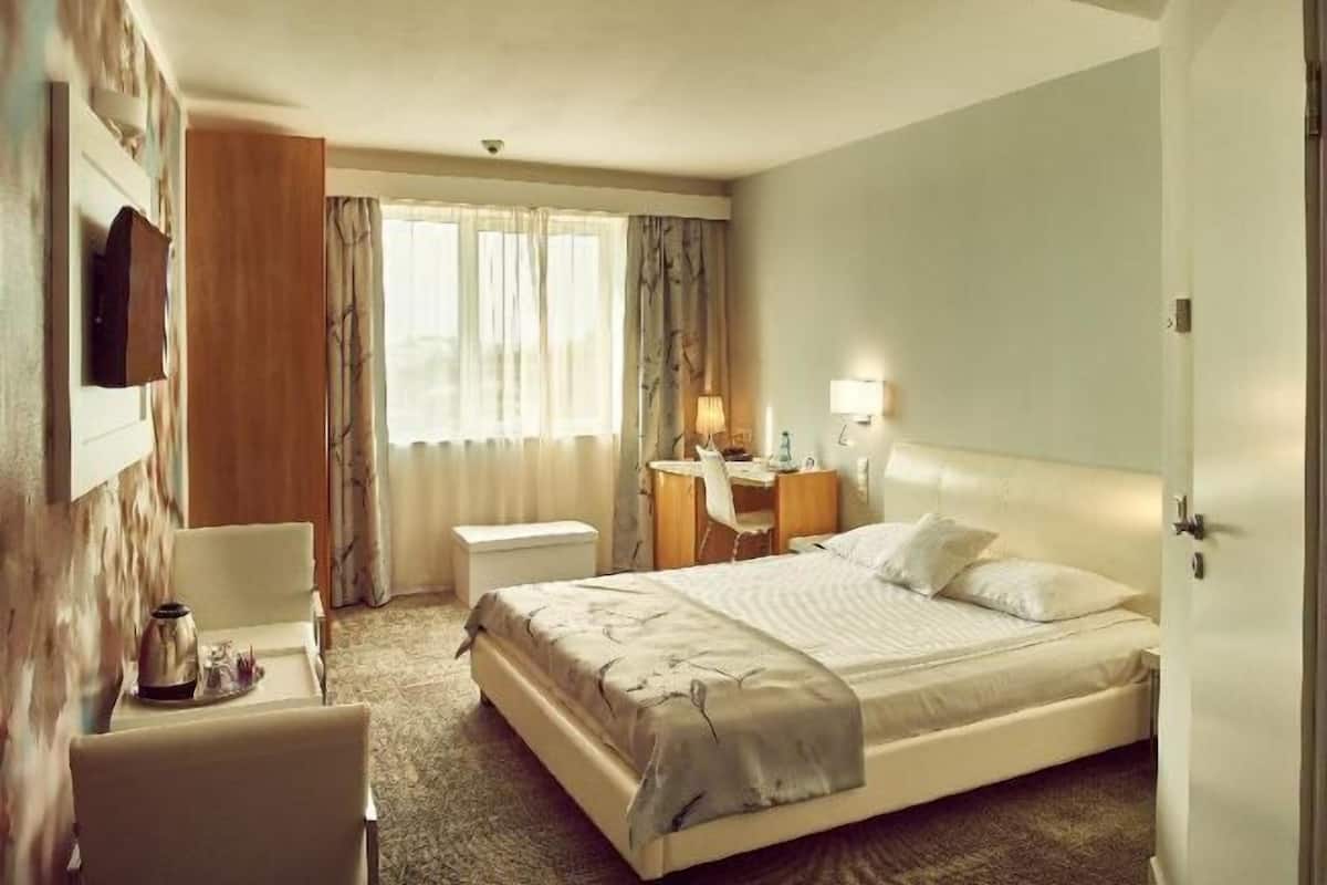 Minibar, két bảo mật tại phòng, bàn