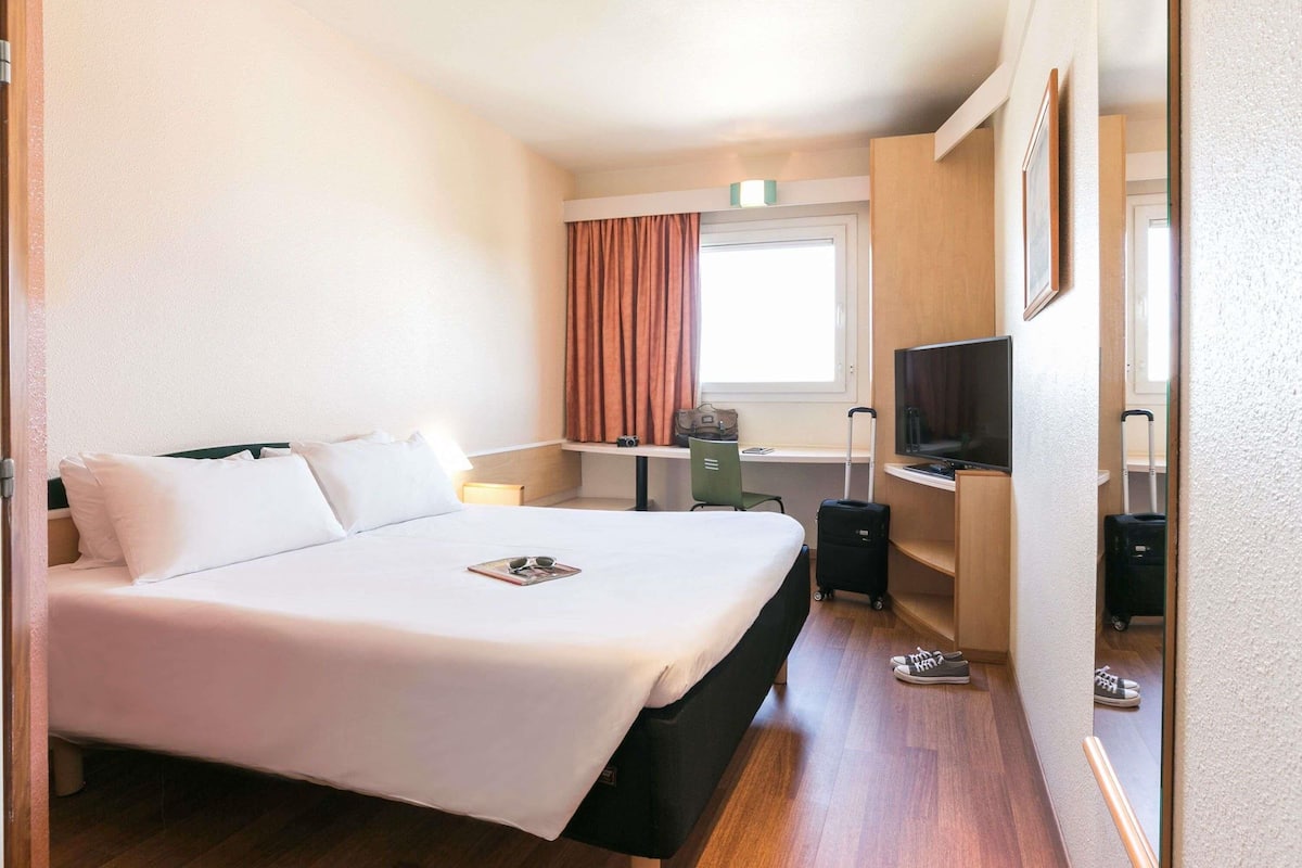 Habitación, 1 cama doble | Colchones viscoelásticos, cortinas opacas, sistema de insonorización