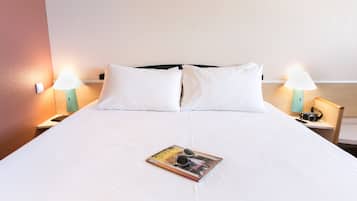 Matelas mémoire de forme, rideaux occultants, chambres insonorisées