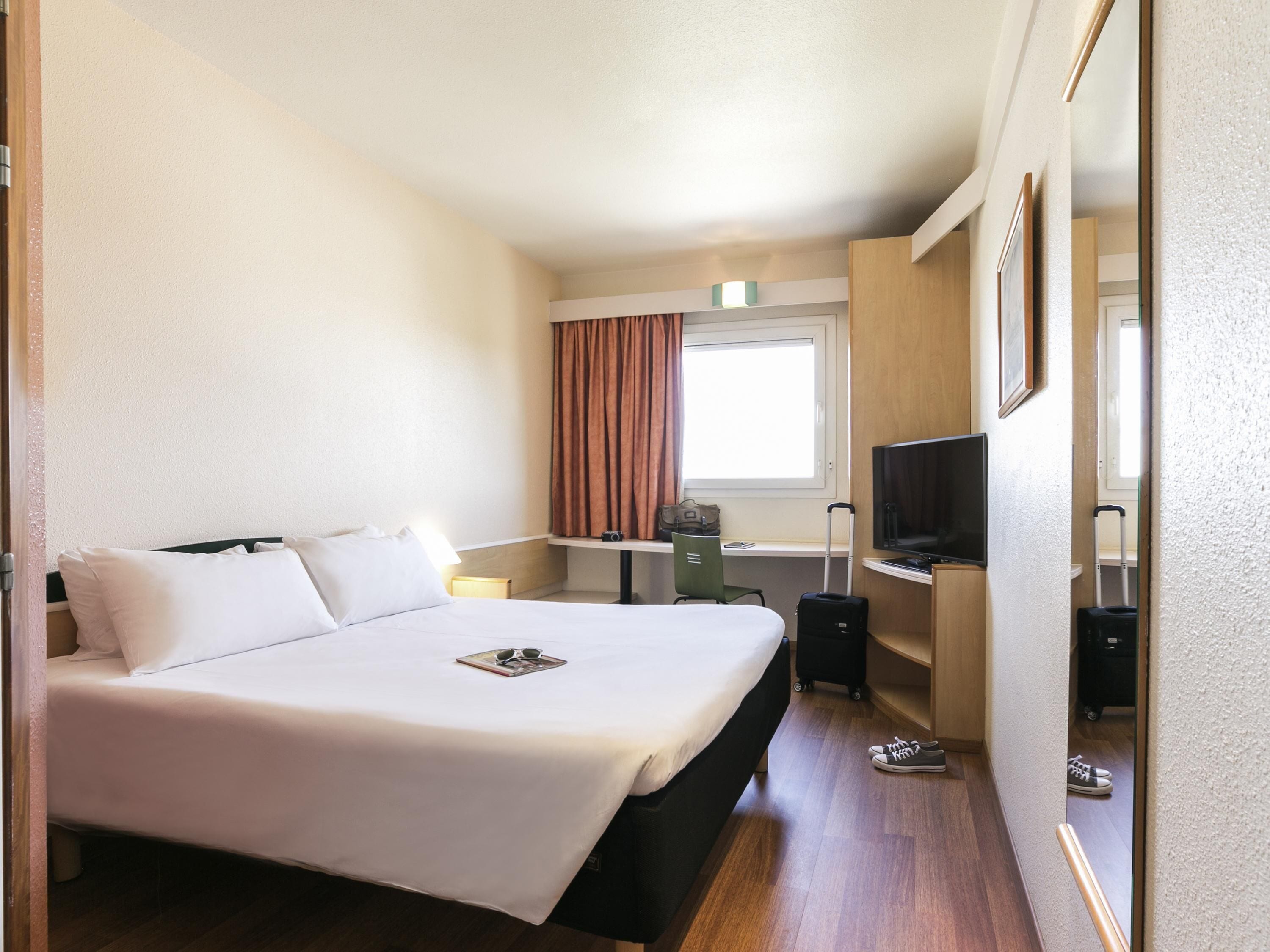 客房, 1 張標準雙人床 | 記憶棉床墊、遮光窗簾/窗簾、隔音、熨斗/熨衫板