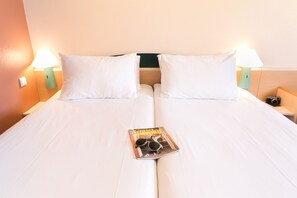 Phòng, 2 giường đơn | 1 phòng ngủ, nệm cao su hoạt tính (memory foam), màn/rèm cản sáng 