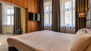 Departamento estándar, 1 cama matrimonial | Minibar, caja de seguridad en la habitación y escritorio