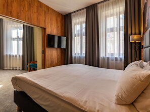Standard Apartment, 1 Double Bed | Minibar, in-room safe, desk, iron/ironing board