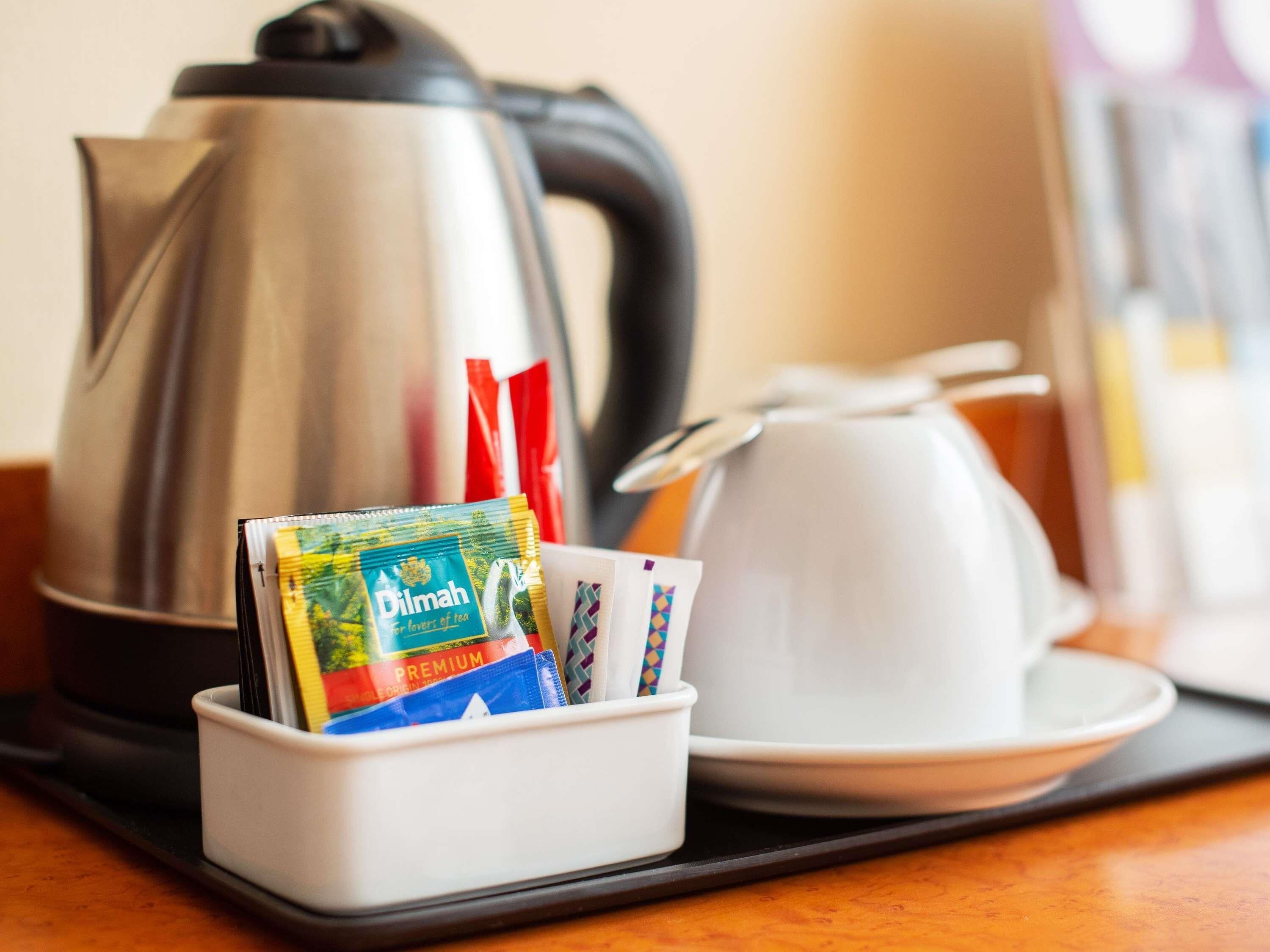 deluxe room, 1 double bed | minibar, in-room safe, desk, iron/ironing board