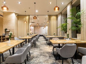 Breakfast, lunch and dinner served