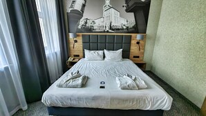 Apartemen Standar, 1 Tempat Tidur Double | Minibar, brankas, meja kerja, dan setrika/meja setrika