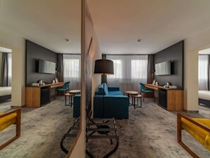 Deluxe Room, 1 Double Bed | Minibar, in-room safe, desk, iron/ironing board