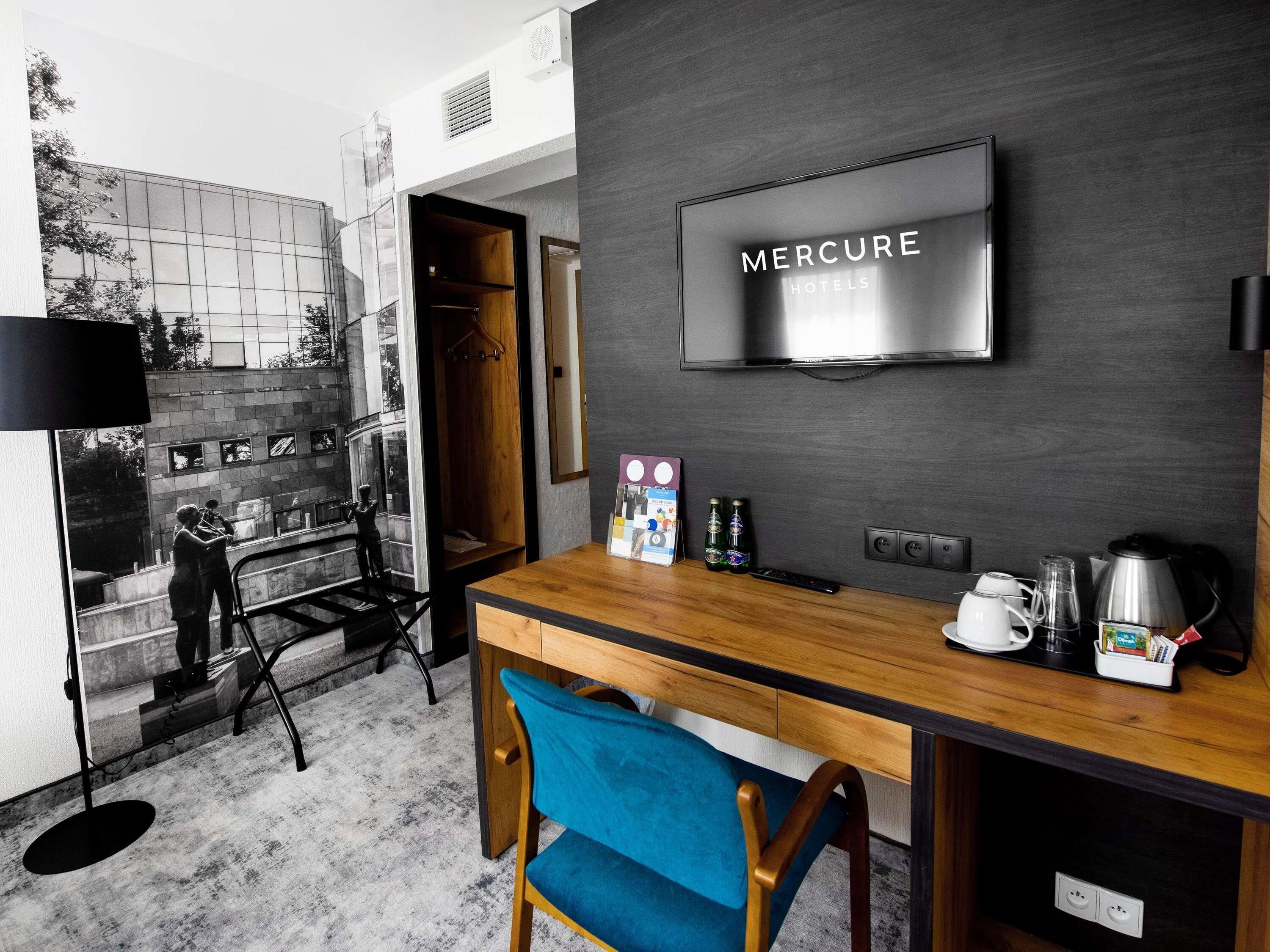 superior room, 2 single beds | minibar, in-room safe, desk, iron/ironing board