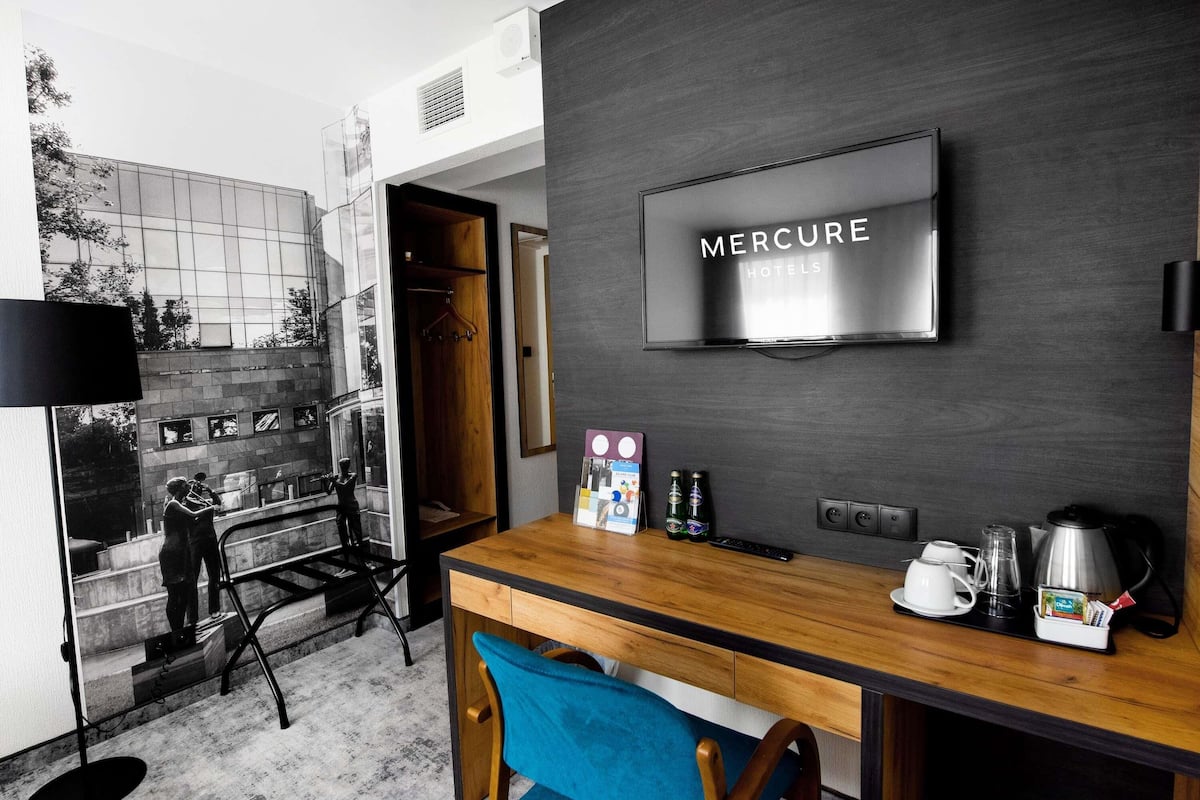 Superior Room, 2 Single Beds | Minibar, in-room safe, desk, iron/ironing board