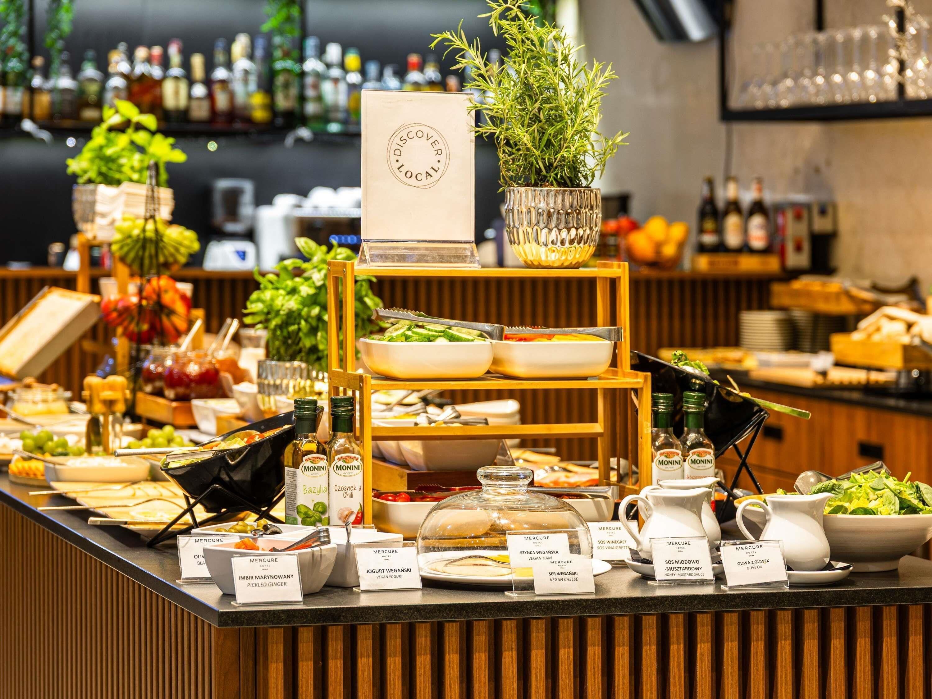 Petit déjeuner buffet servi tous les jours en supplément
