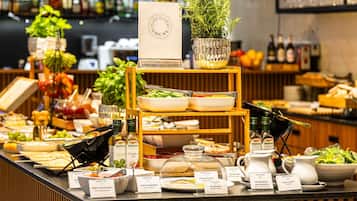 Petit déjeuner buffet servi tous les jours en supplément