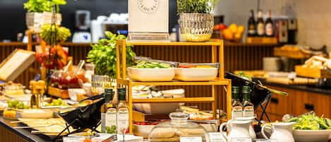 Buffet déjeuner servi tous les jours en supplément