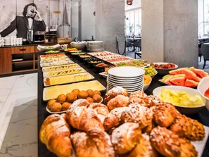 Daily buffet breakfast for a fee