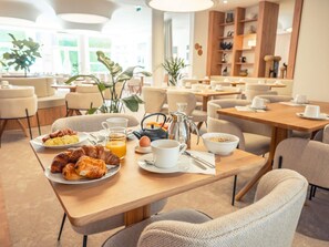Daily buffet breakfast for a fee
